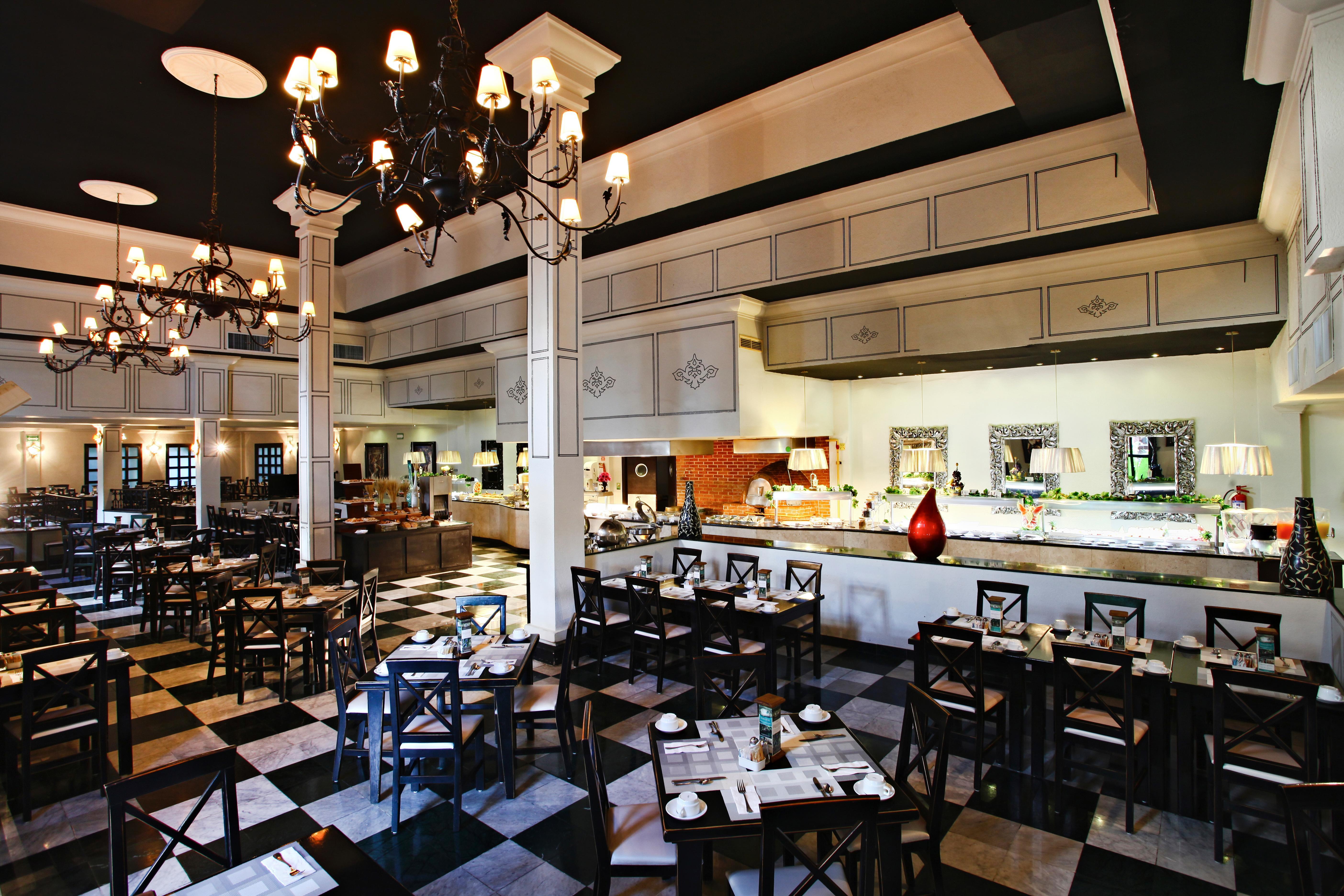 Sandos Caracol Eco Resort All Inclusive (Adults Only) Playa del Carmen Esterno foto The interior of the restaurant
