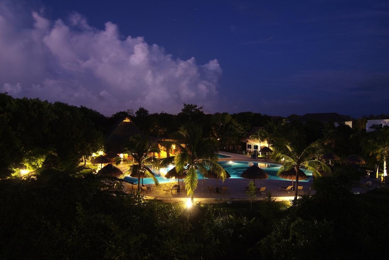 Sandos Caracol Eco Resort All Inclusive (Adults Only) Playa del Carmen Esterno foto View of the resort at night